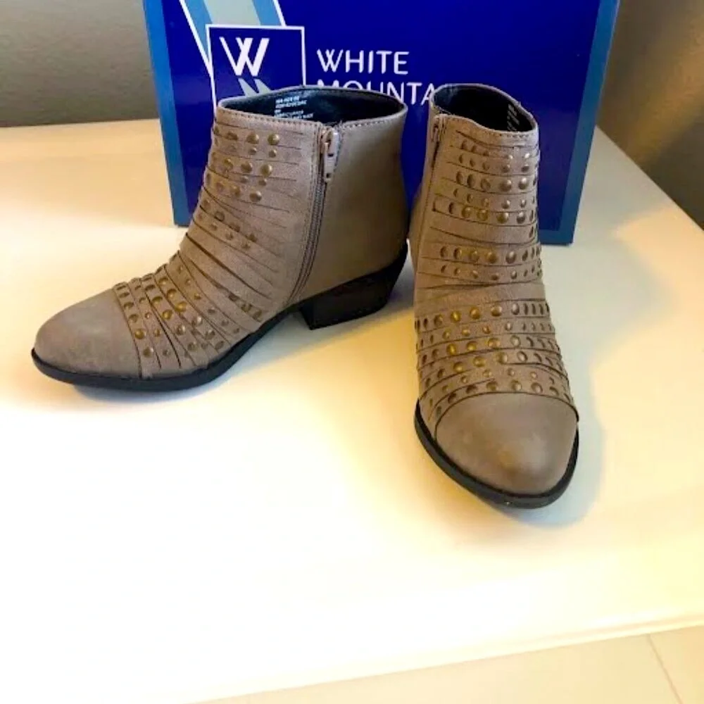 NWT WHITE MOUNTAIN Desire Studded Ankle Bootie Western Heel Taupe 6